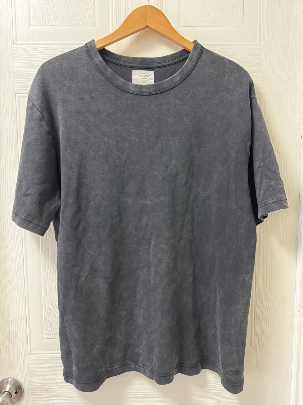P & co Men's Short-Sleeve Crew Tee in Washed Charcoal